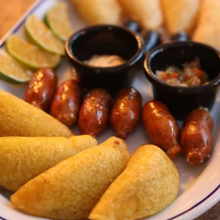 picada_mixta_de_empanadas
