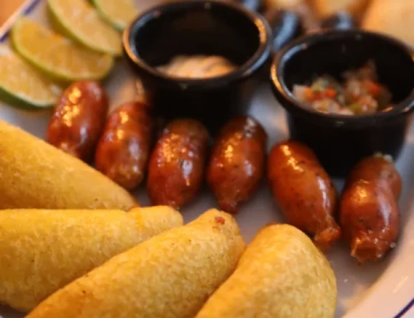 picada_mixta_de_empanadas