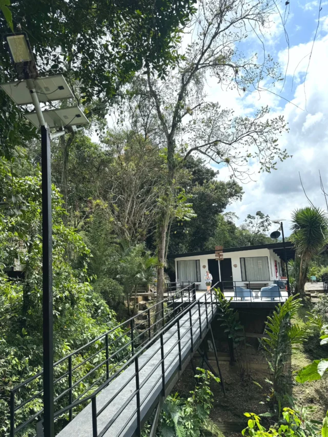 Tranquilidad ala vista. Deja tus preocupaciones atrás en este. Mágico lugar solo simplifica las cosas. Es hora de relajarse. Ven @shambhala_ecohotel_boutique
Reservas:+57 310 7367266
Booking: Shambhala ECOHOTEL boutique
www.shambhalaecohotel.com