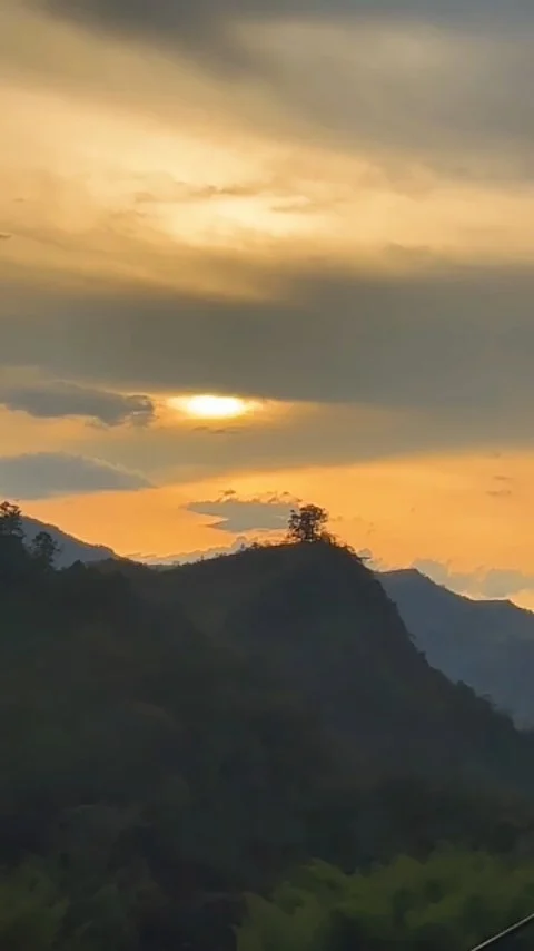 Disfruta del amor y la tranquilidad de la naturaleza.
@shambhala_ecohotel_boutiqueReservas:+57 310 7367266
Booking: Shambhala ECOHOTEL boutique
www.shambhalaecohotel.com